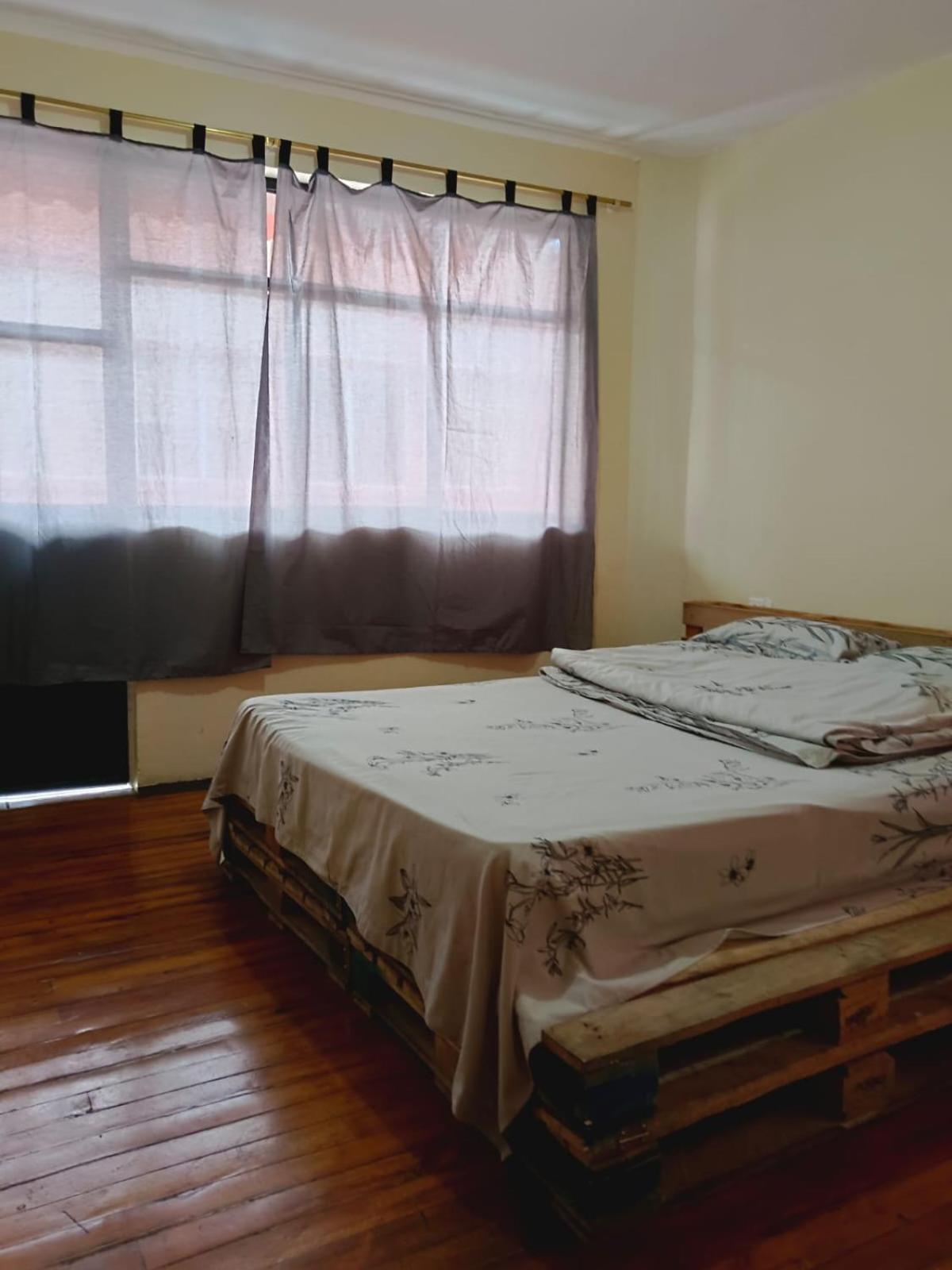 Albergue Camry Backpackers佳美背包客旅馆 Куенка Екстериор снимка
