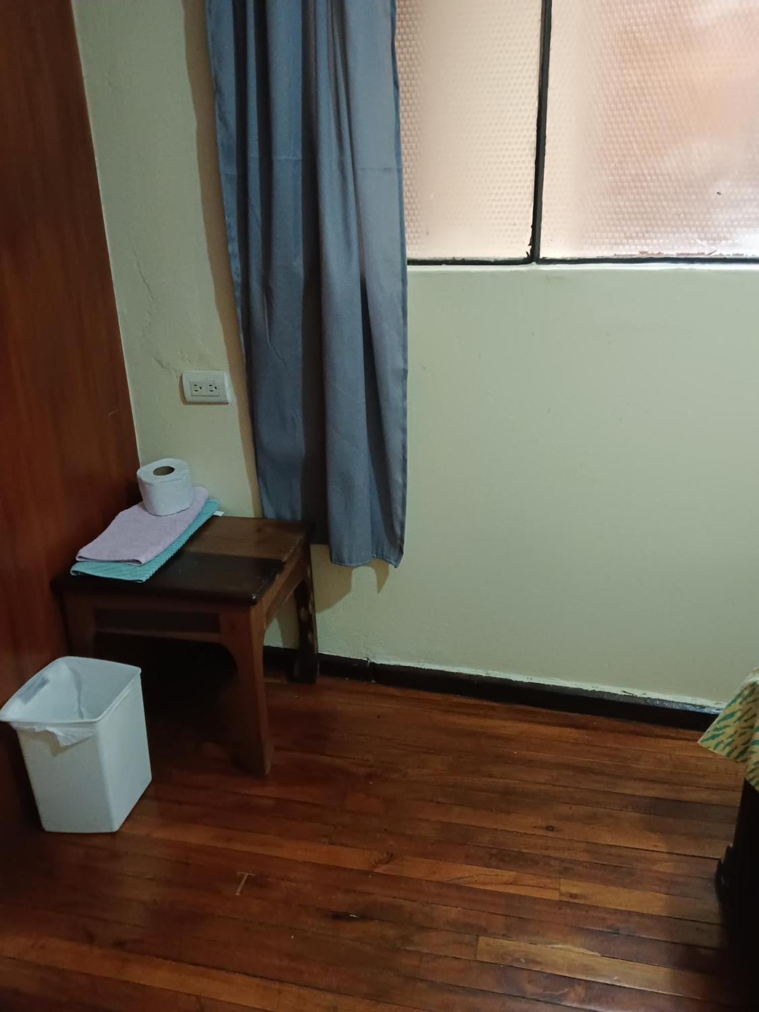 Albergue Camry Backpackers佳美背包客旅馆 Куенка Екстериор снимка